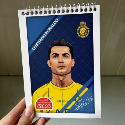 دفترچه طرح کریستیانو رونالدو با لباس النصر از نمای روبه‌رو
